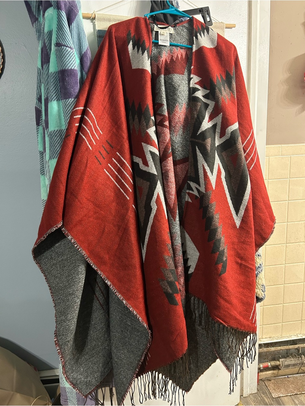 Idyllwind poncho red Aztec nwt shawl